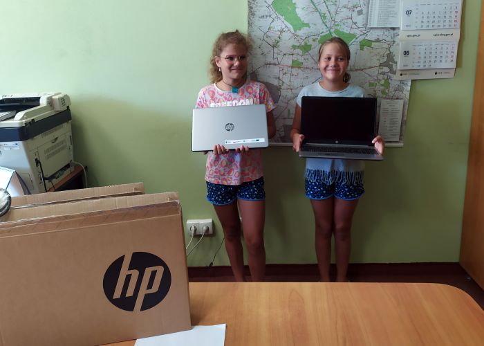 Gmina Brzeziny zrealizowała projekt grantowy „ Wsparcie dzieci z rodzin pegeerowskich w rozwoju cyfrowym – Granty PPGR’’